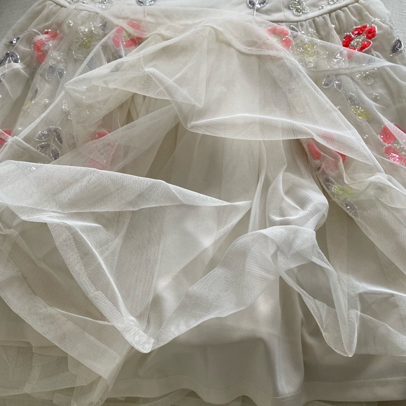 ASOS Cream and White Special Occasion Dress - Picture 10 of 11